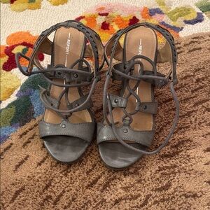 Report Women's Dark Gray Strappy Wedge Sandals